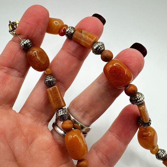 18" long Beautiful stone and silver tone beaded necklace! - Picture 4 of 11